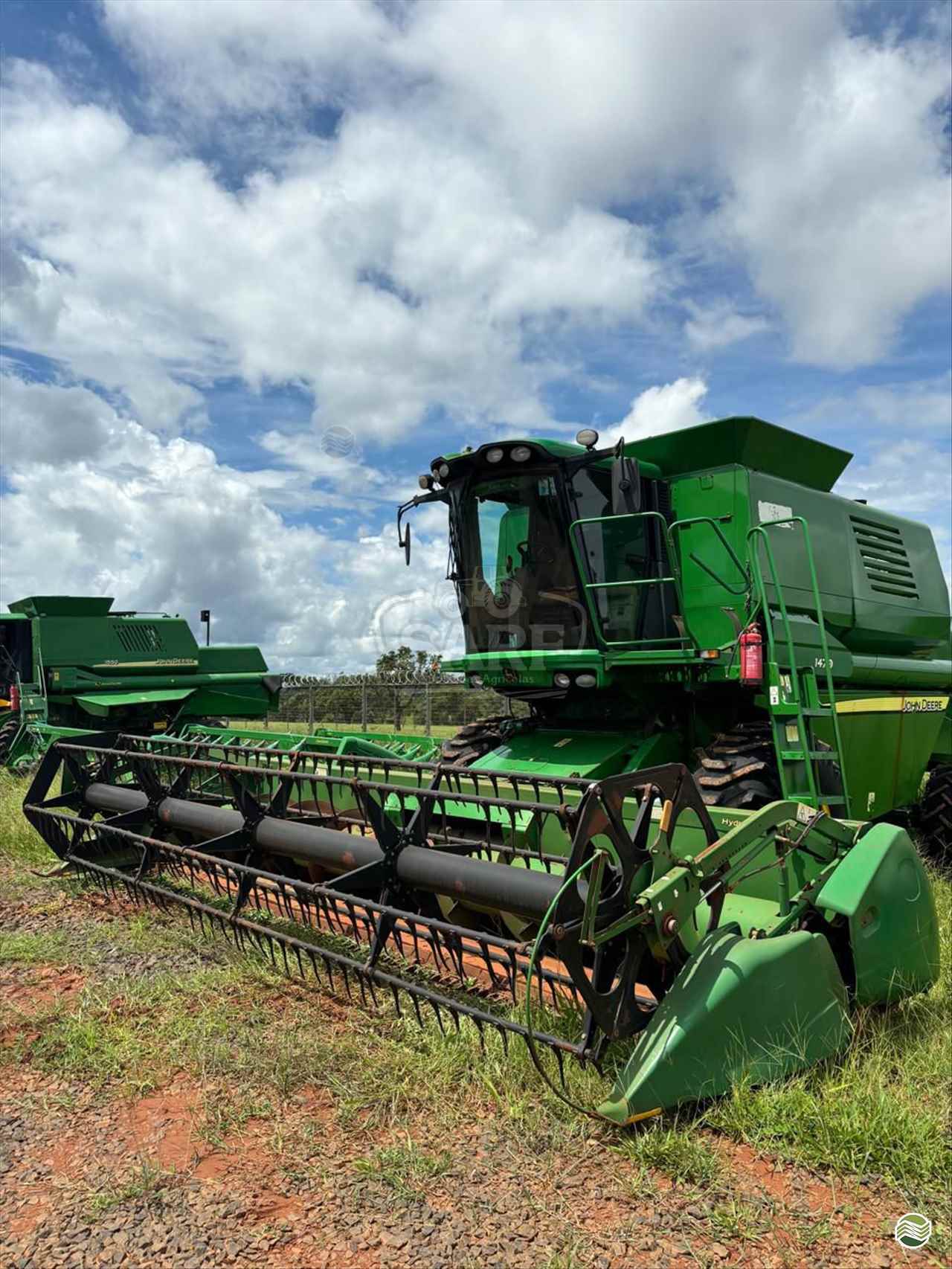 COLHEITADEIRA JOHN DEERE JOHN DEERE 1470 SARF Soluções Agrícolas UBERLANDIA MINAS GERAIS MG